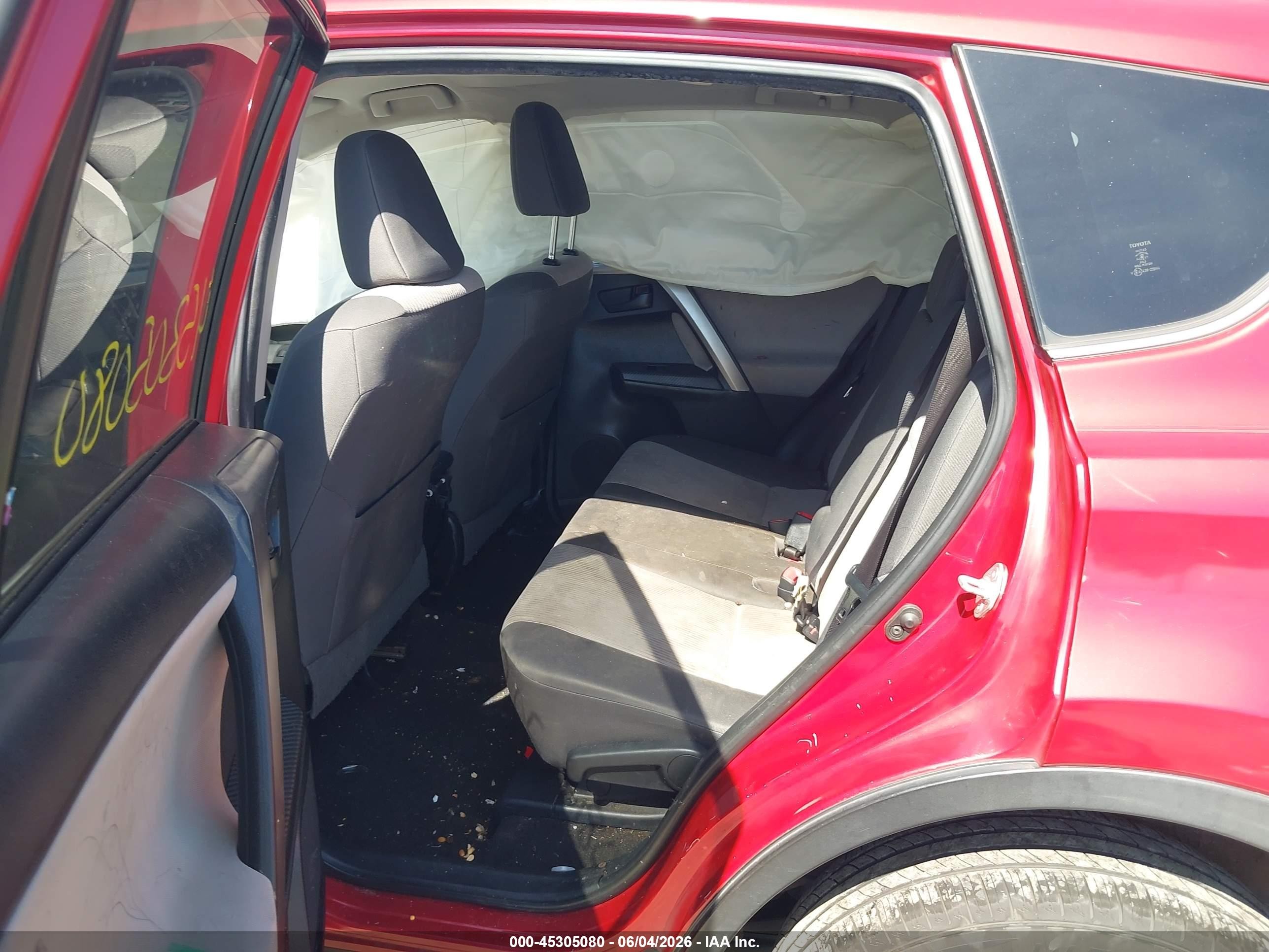 2015 Toyota Rav4 Le Red vin: JTMBFREV6FD168811