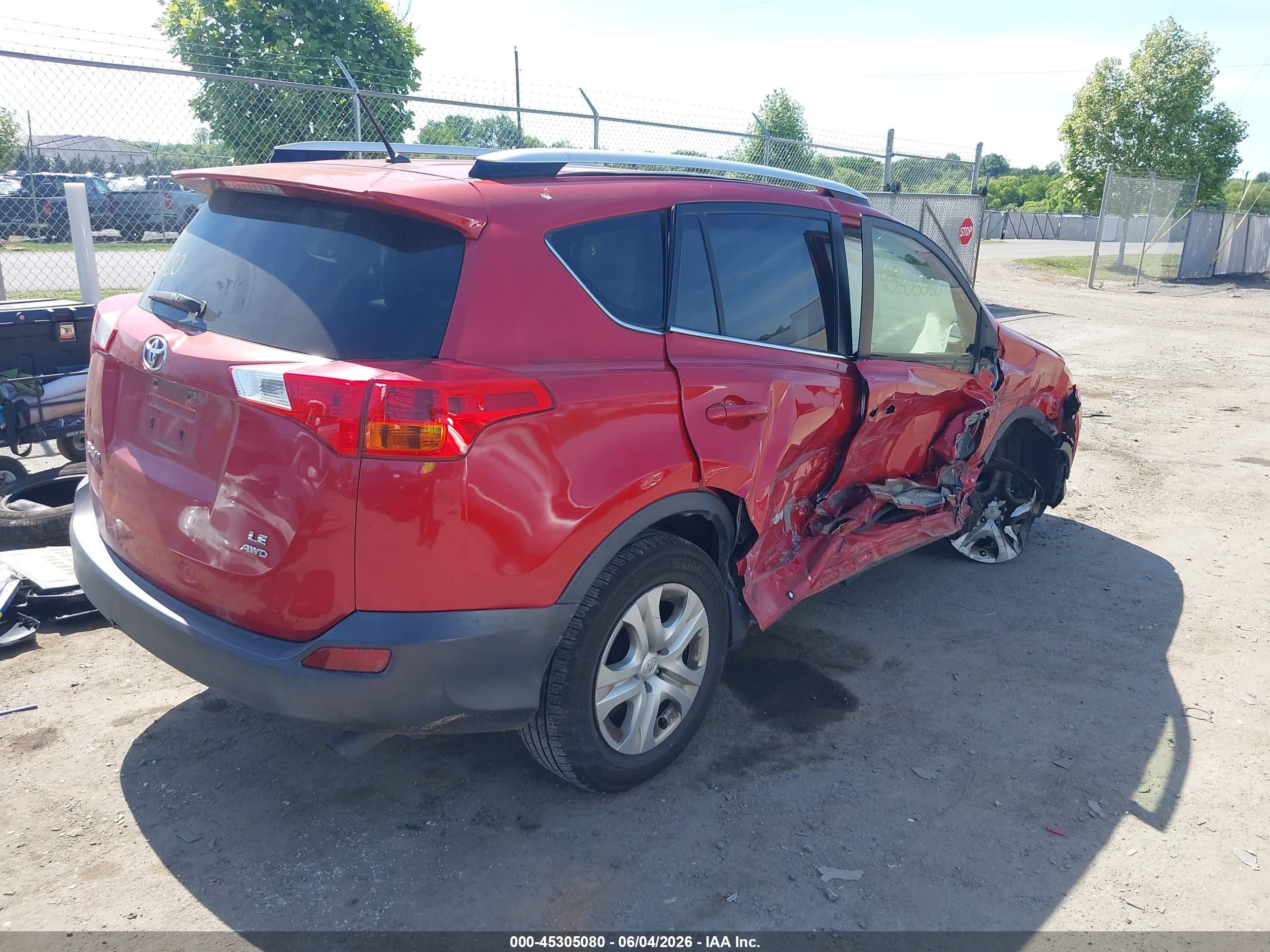 2015 Toyota Rav4 Le Red vin: JTMBFREV6FD168811