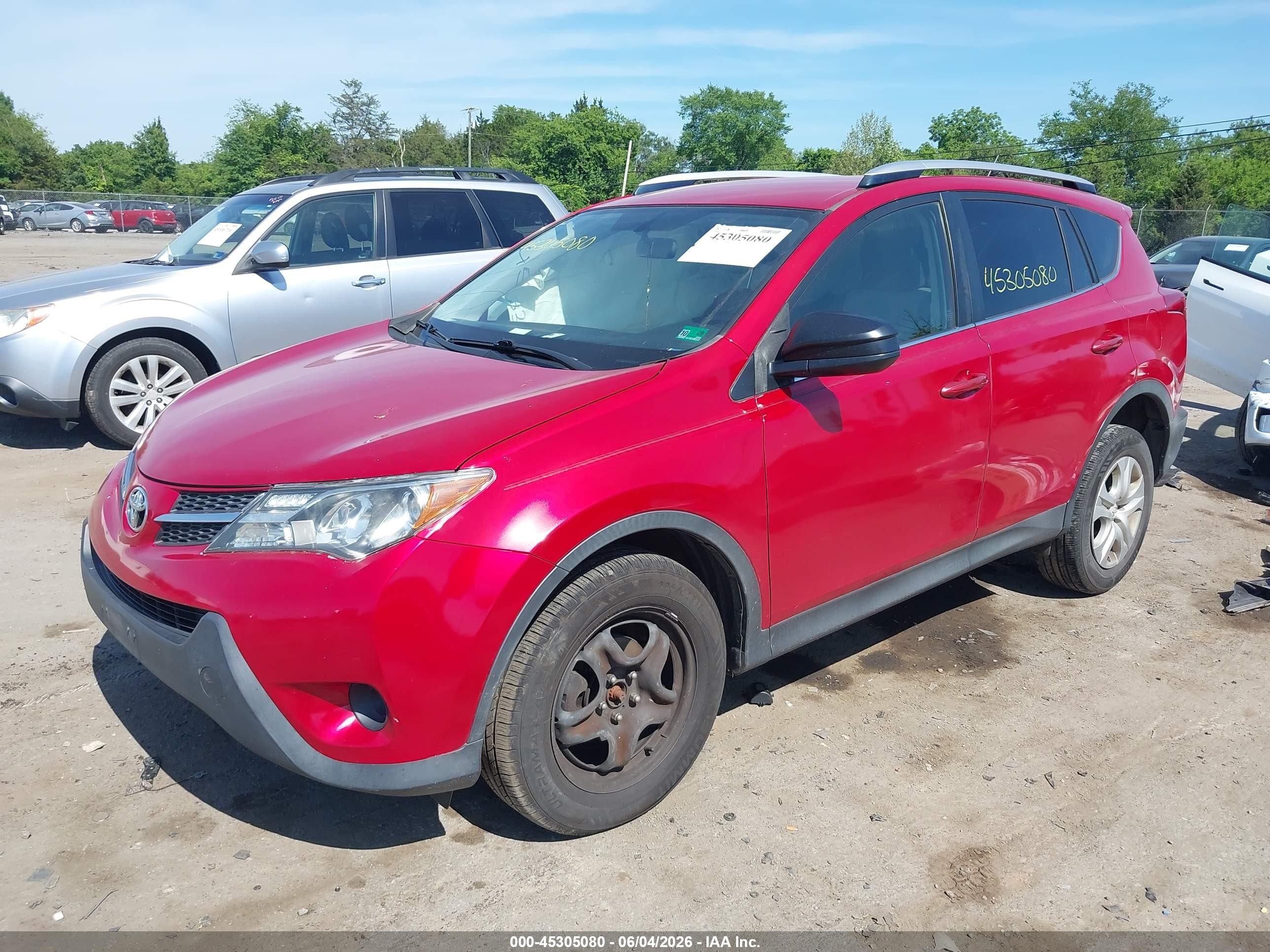 2015 Toyota Rav4 Le Red vin: JTMBFREV6FD168811
