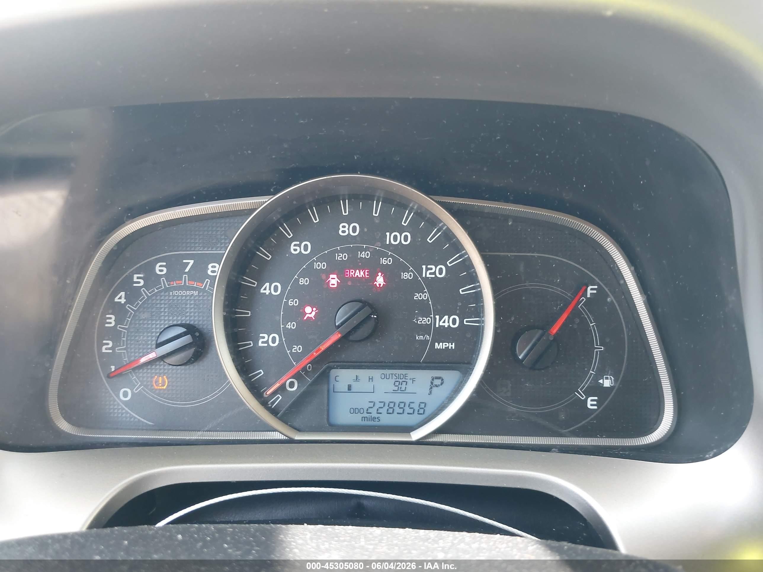 2015 Toyota Rav4 Le Red vin: JTMBFREV6FD168811