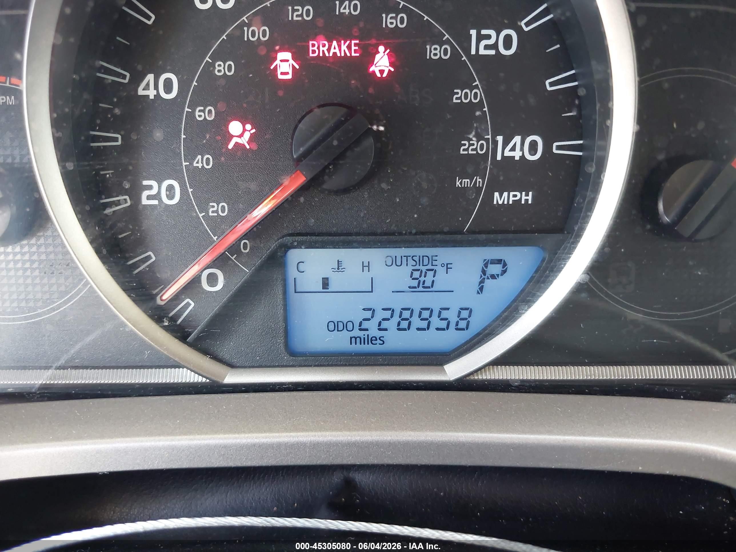 2015 Toyota Rav4 Le Red vin: JTMBFREV6FD168811