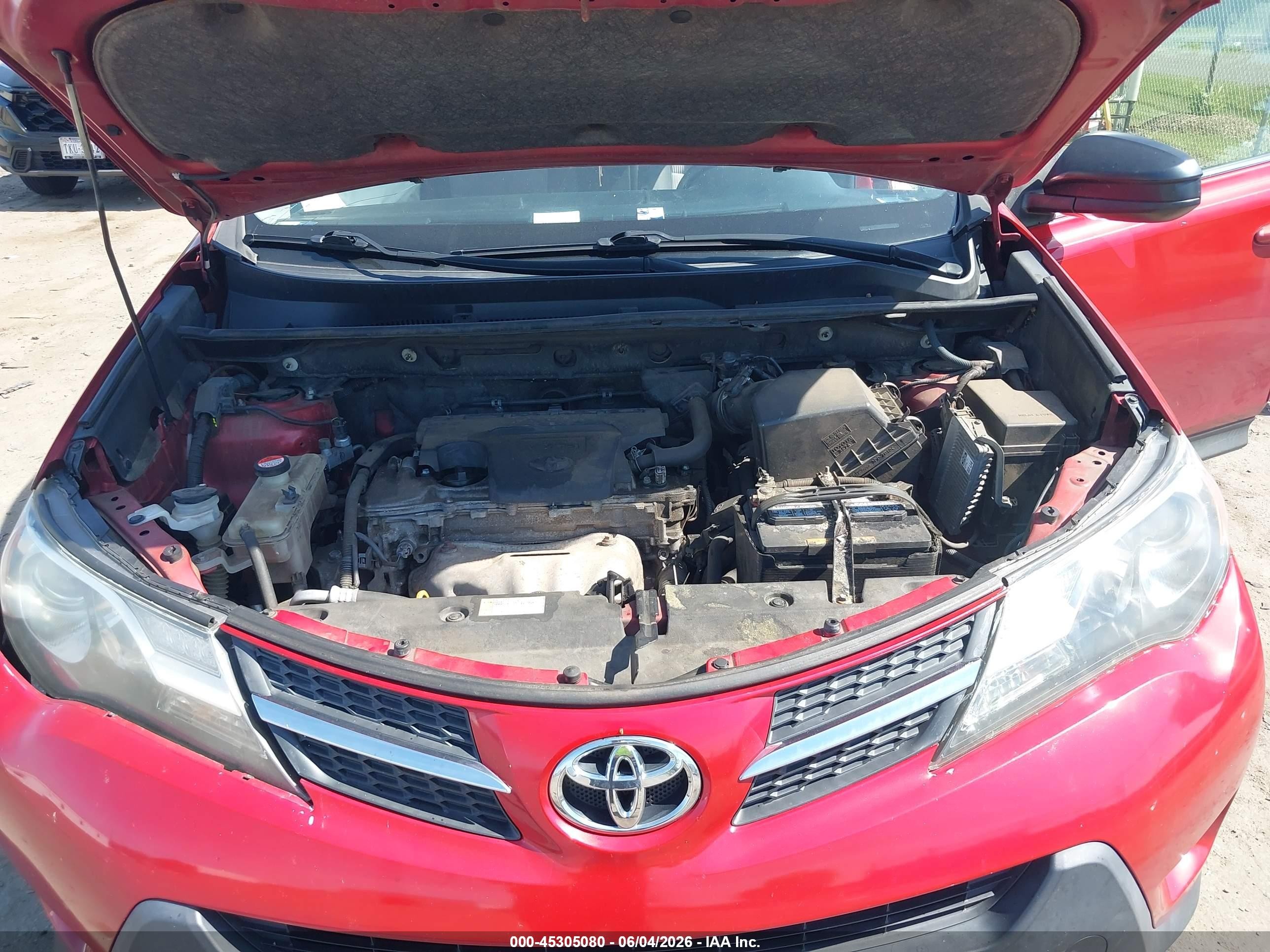 2015 Toyota Rav4 Le Red vin: JTMBFREV6FD168811