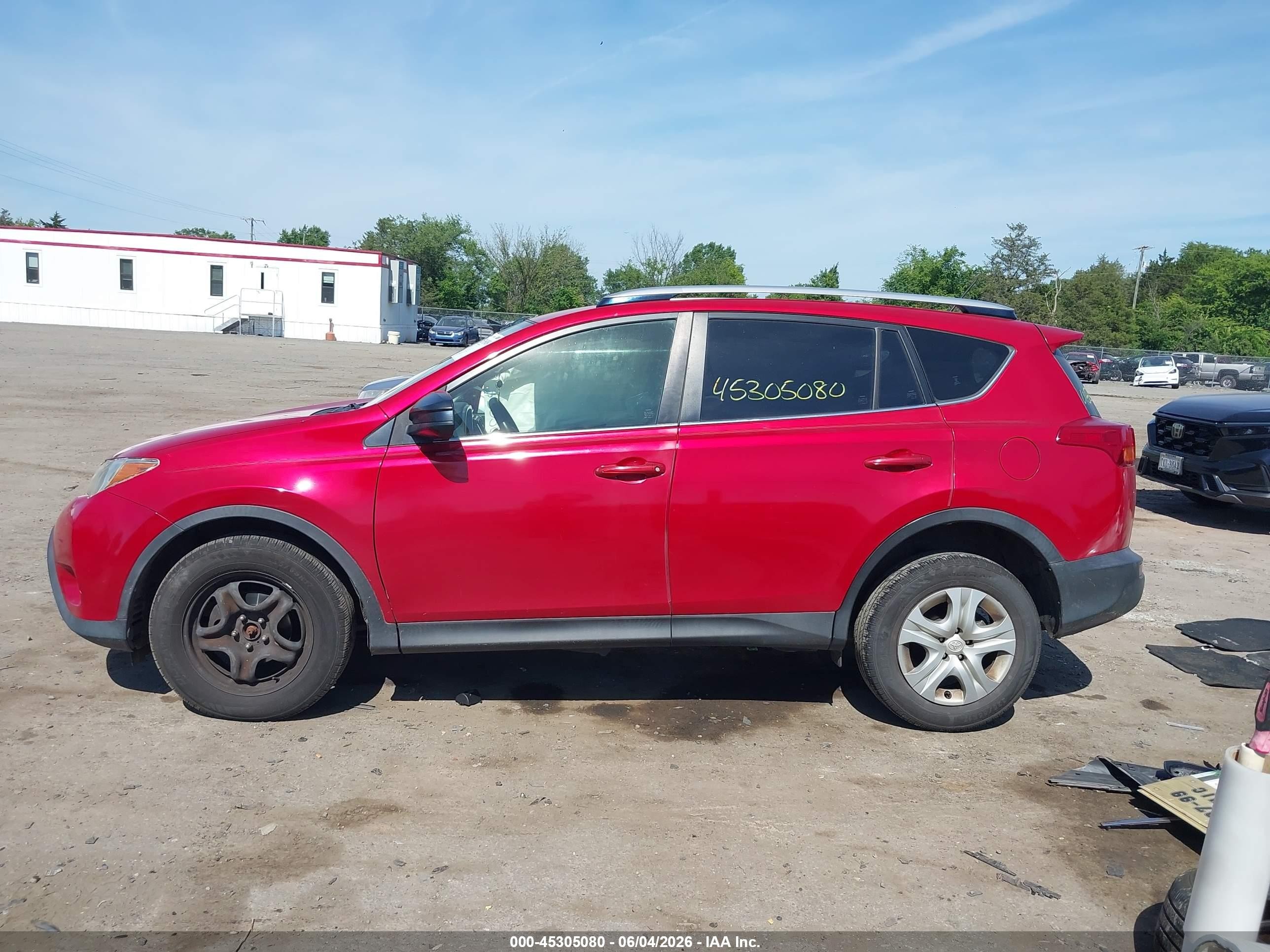 2015 Toyota Rav4 Le Red vin: JTMBFREV6FD168811