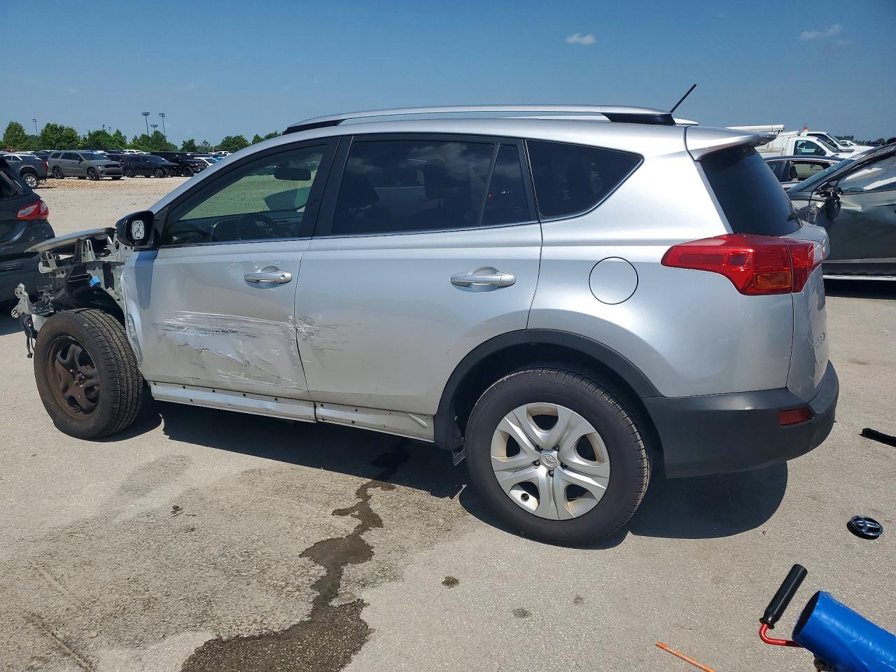 2015 Toyota Rav4 Le Silver vin: JTMBFREV6FD173569