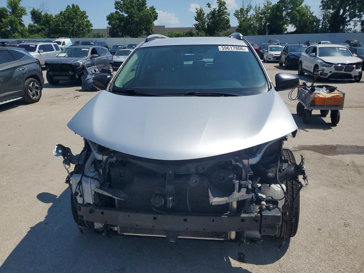 2015 Toyota Rav4 Le Silver vin: JTMBFREV6FD173569