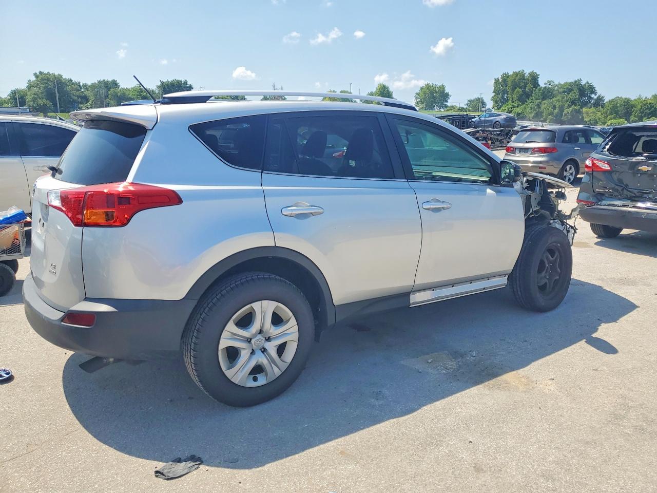 2015 Toyota Rav4 Le Silver vin: JTMBFREV6FD173569