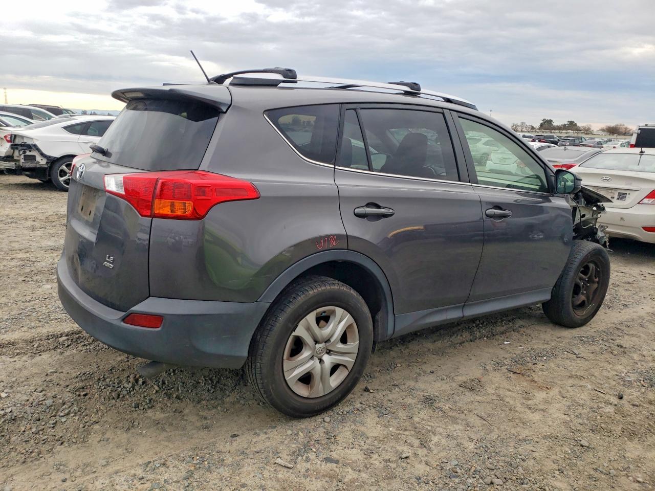 2015 Toyota Rav4 Le Gray vin: JTMBFREV6FJ026217