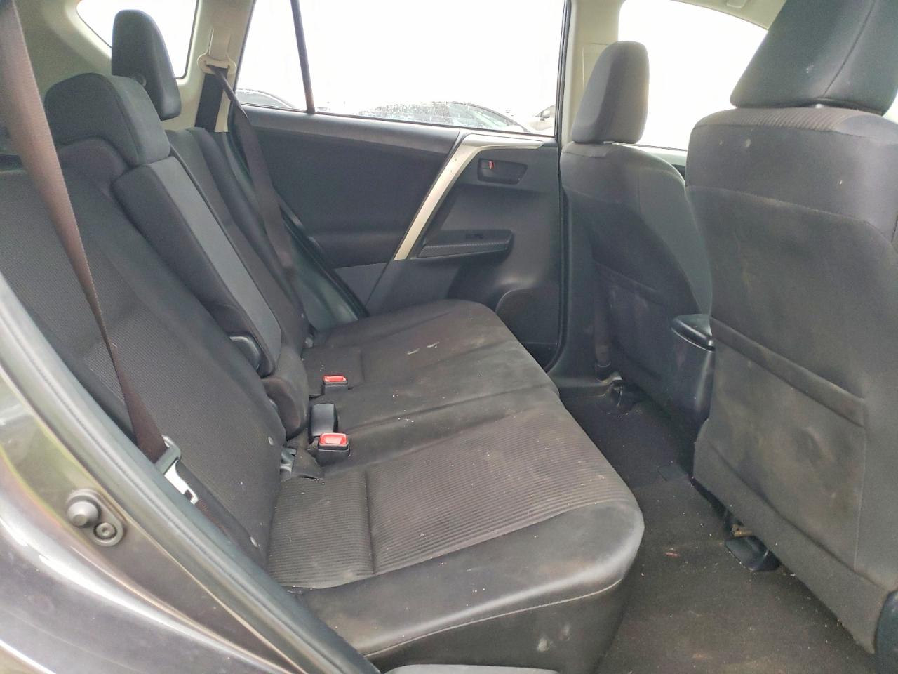 2015 Toyota Rav4 Le Gray vin: JTMBFREV6FJ026217