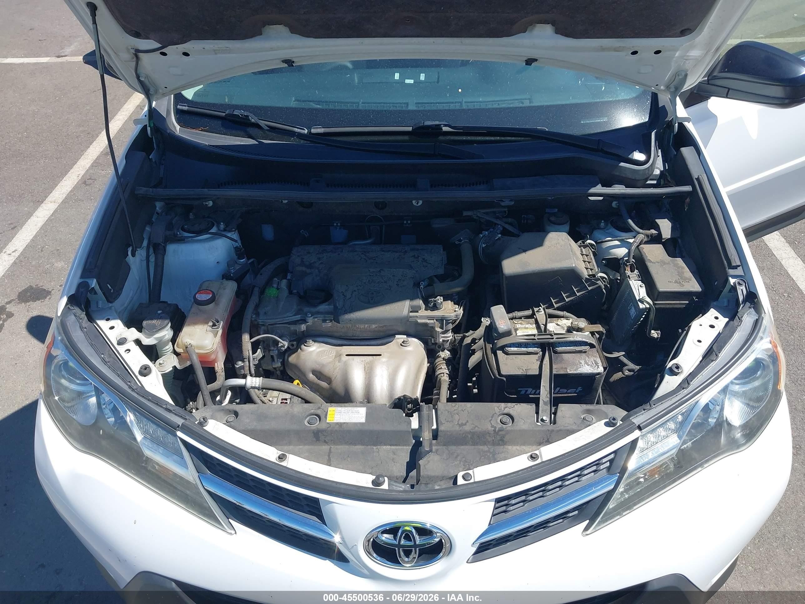 2015 Toyota Rav4 Le White vin: JTMBFREV6FJ033121