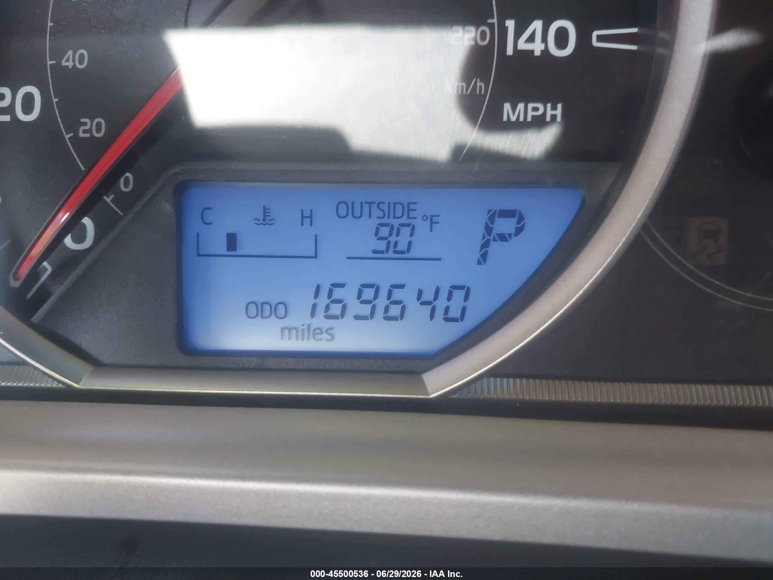 2015 Toyota Rav4 Le White vin: JTMBFREV6FJ033121