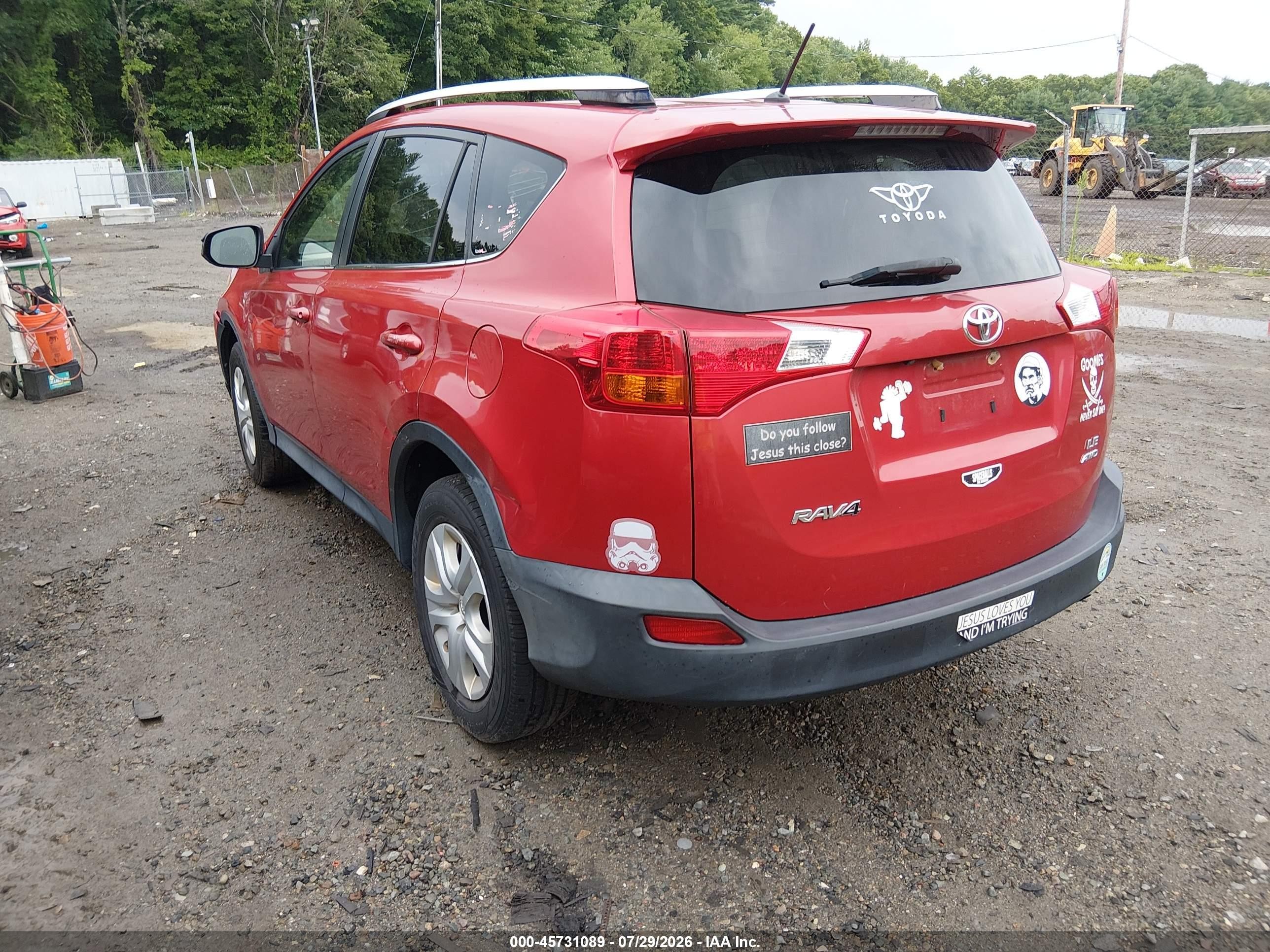 2015 Toyota Rav4 Le Red vin: JTMBFREV6FJ037332
