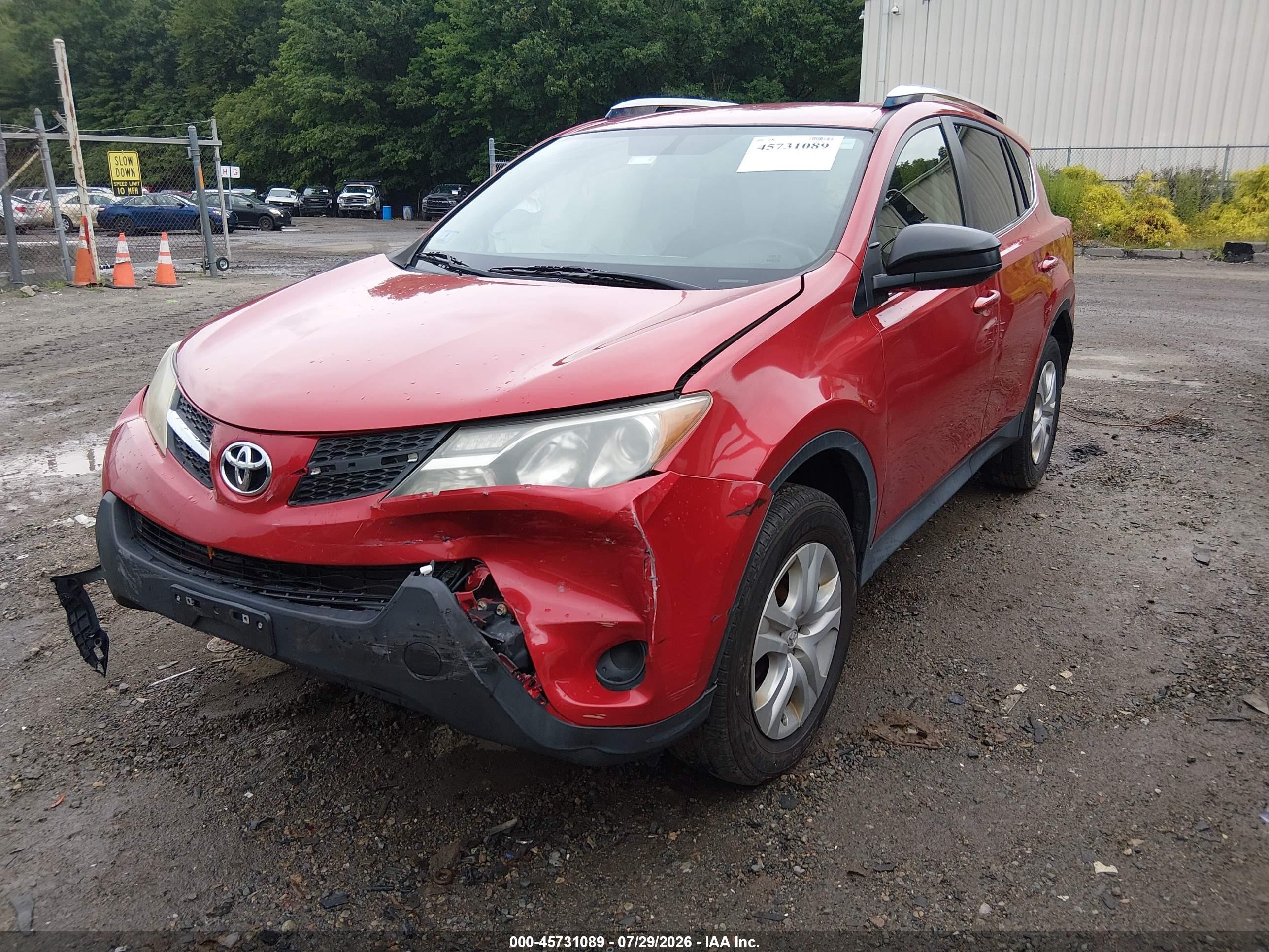 2015 Toyota Rav4 Le Red vin: JTMBFREV6FJ037332