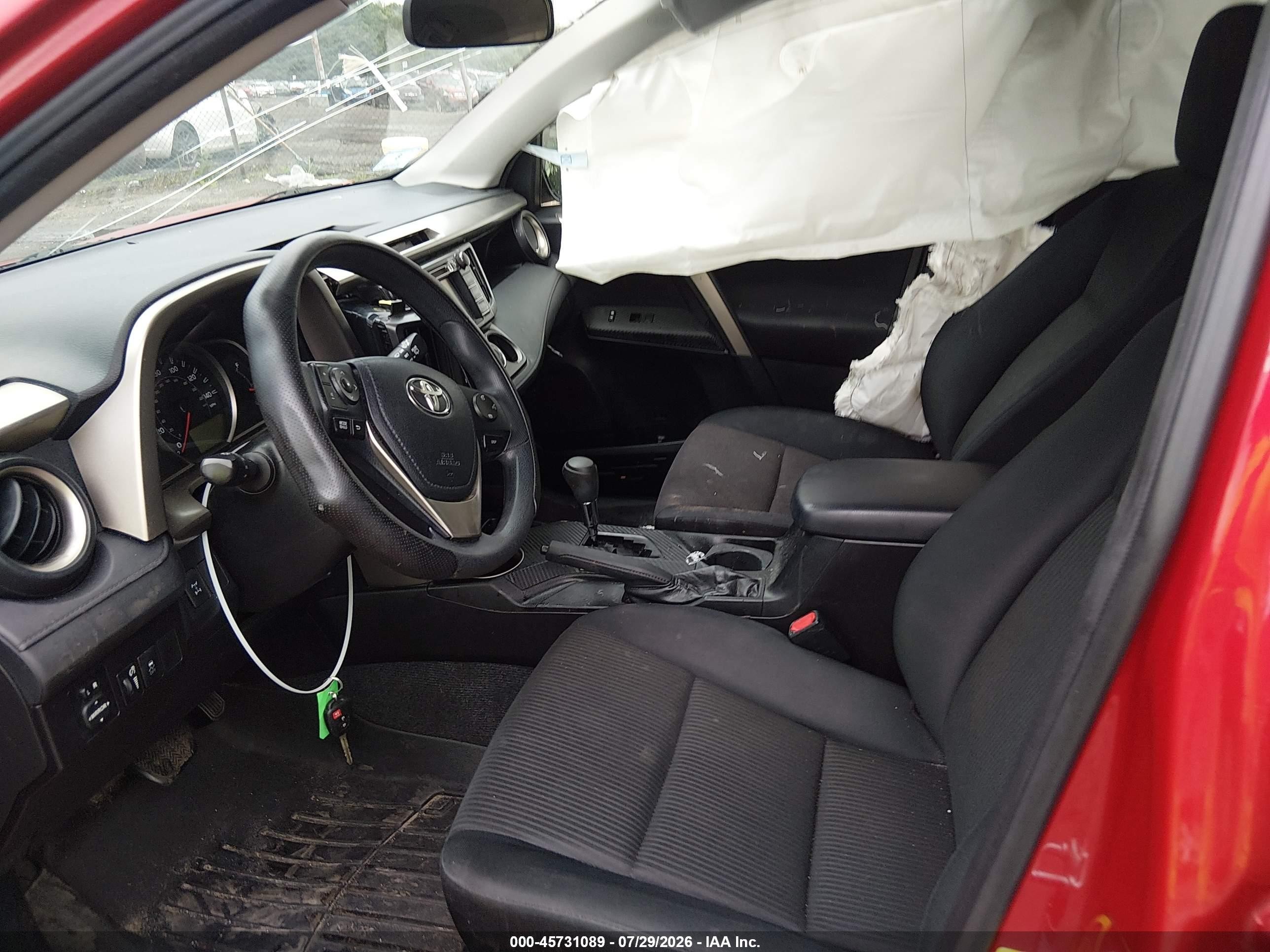 2015 Toyota Rav4 Le Red vin: JTMBFREV6FJ037332