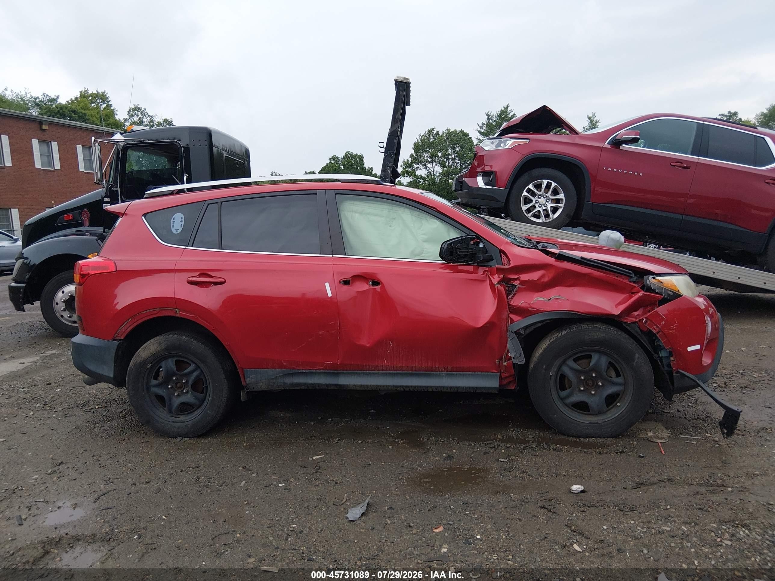 2015 Toyota Rav4 Le Red vin: JTMBFREV6FJ037332