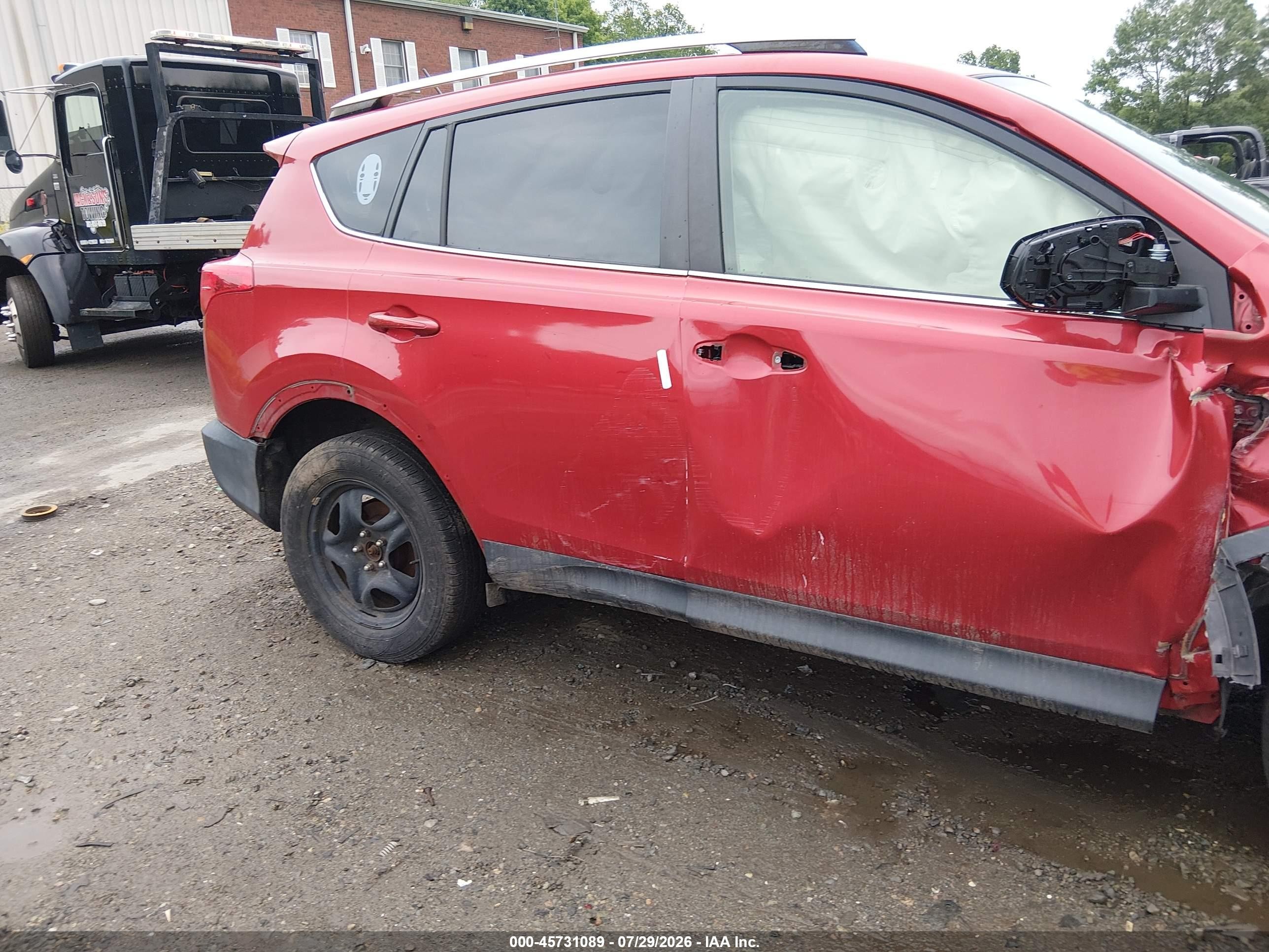 2015 Toyota Rav4 Le Red vin: JTMBFREV6FJ037332