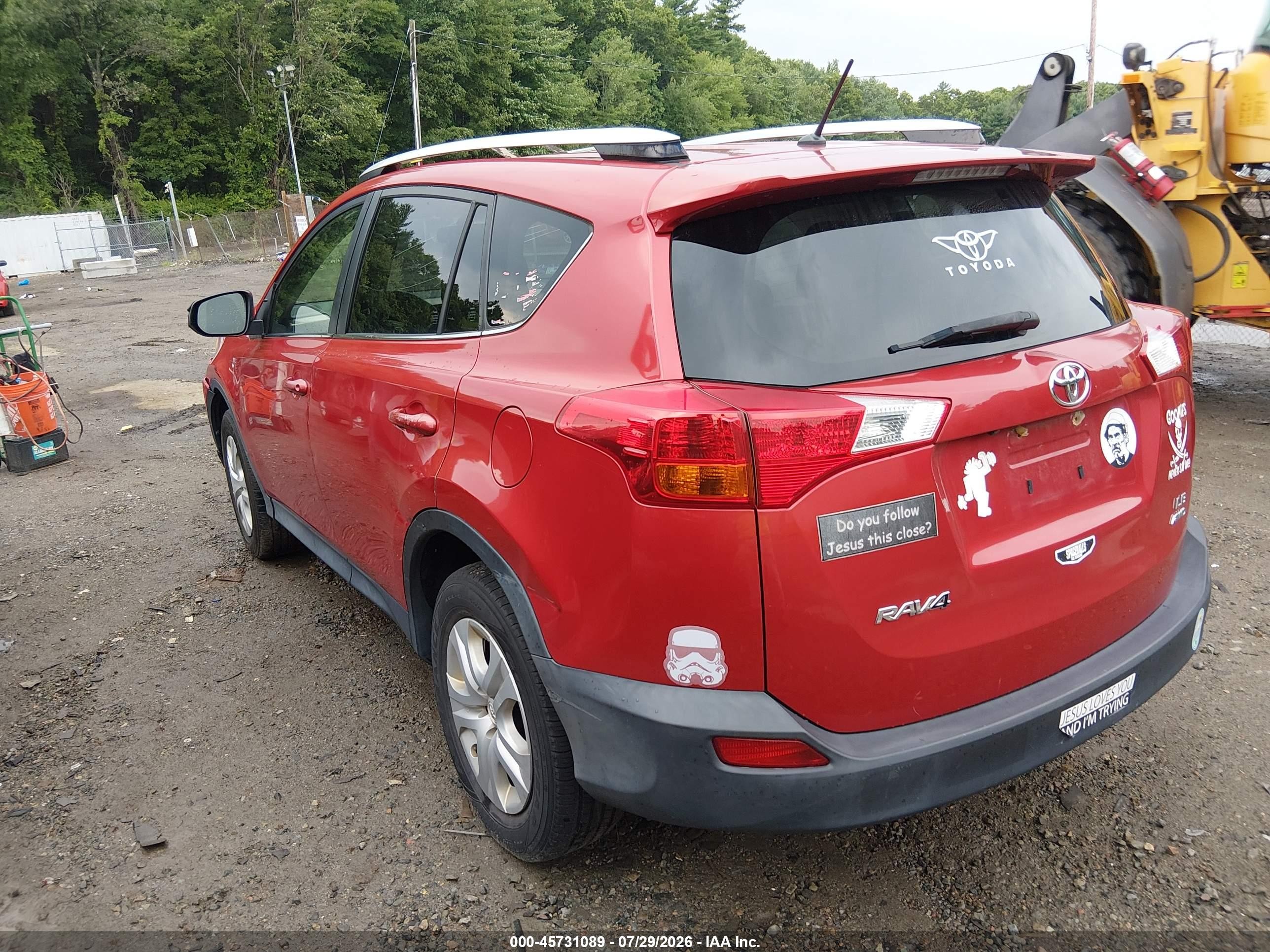 2015 Toyota Rav4 Le Red vin: JTMBFREV6FJ037332