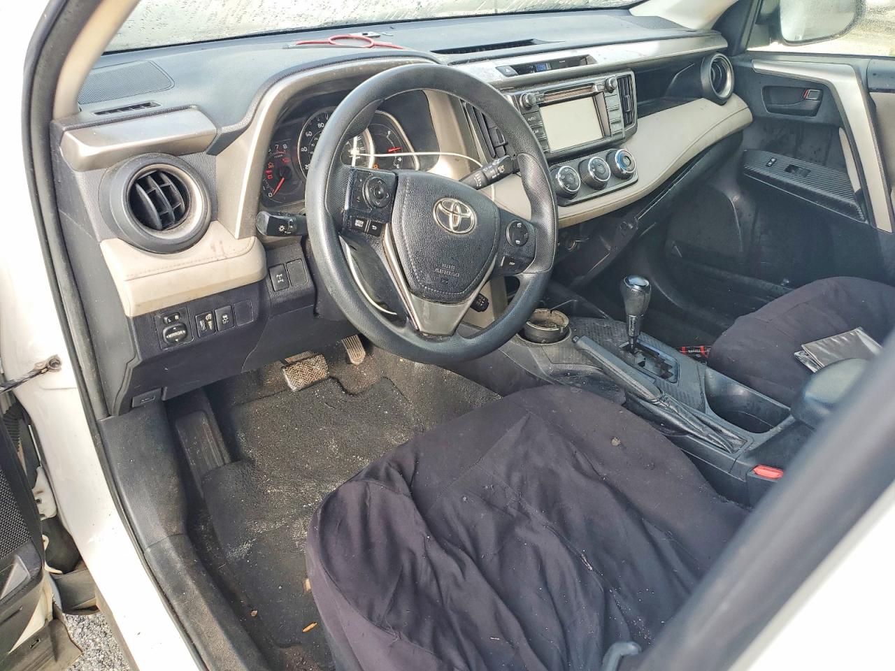 2015 Toyota Rav4 Le White vin: JTMBFREV6FJ042045