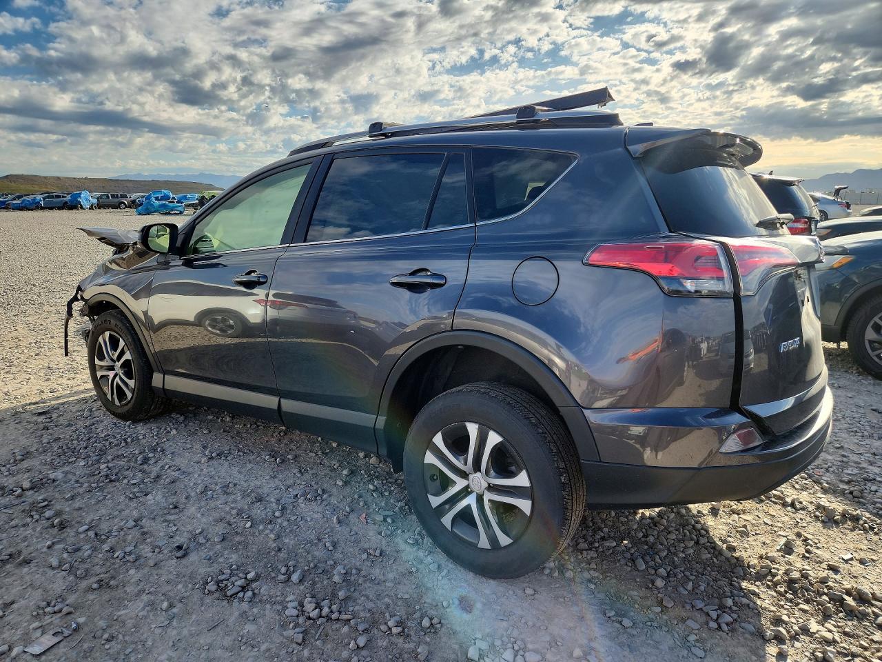 2017 Toyota Rav4 Le Серый vin: JTMBFREV6HJ172085