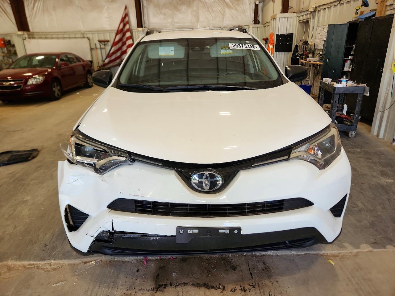 2018 Toyota Rav4 Le White vin: JTMBFREV6JJ232730