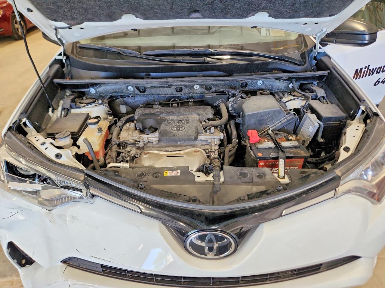 2018 Toyota Rav4 Le White vin: JTMBFREV6JJ232730