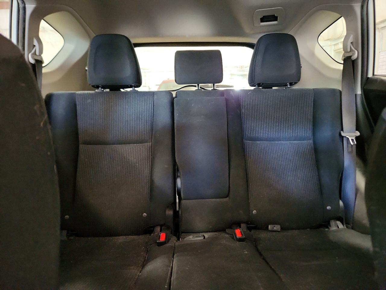 2018 Toyota Rav4 Le White vin: JTMBFREV6JJ232730
