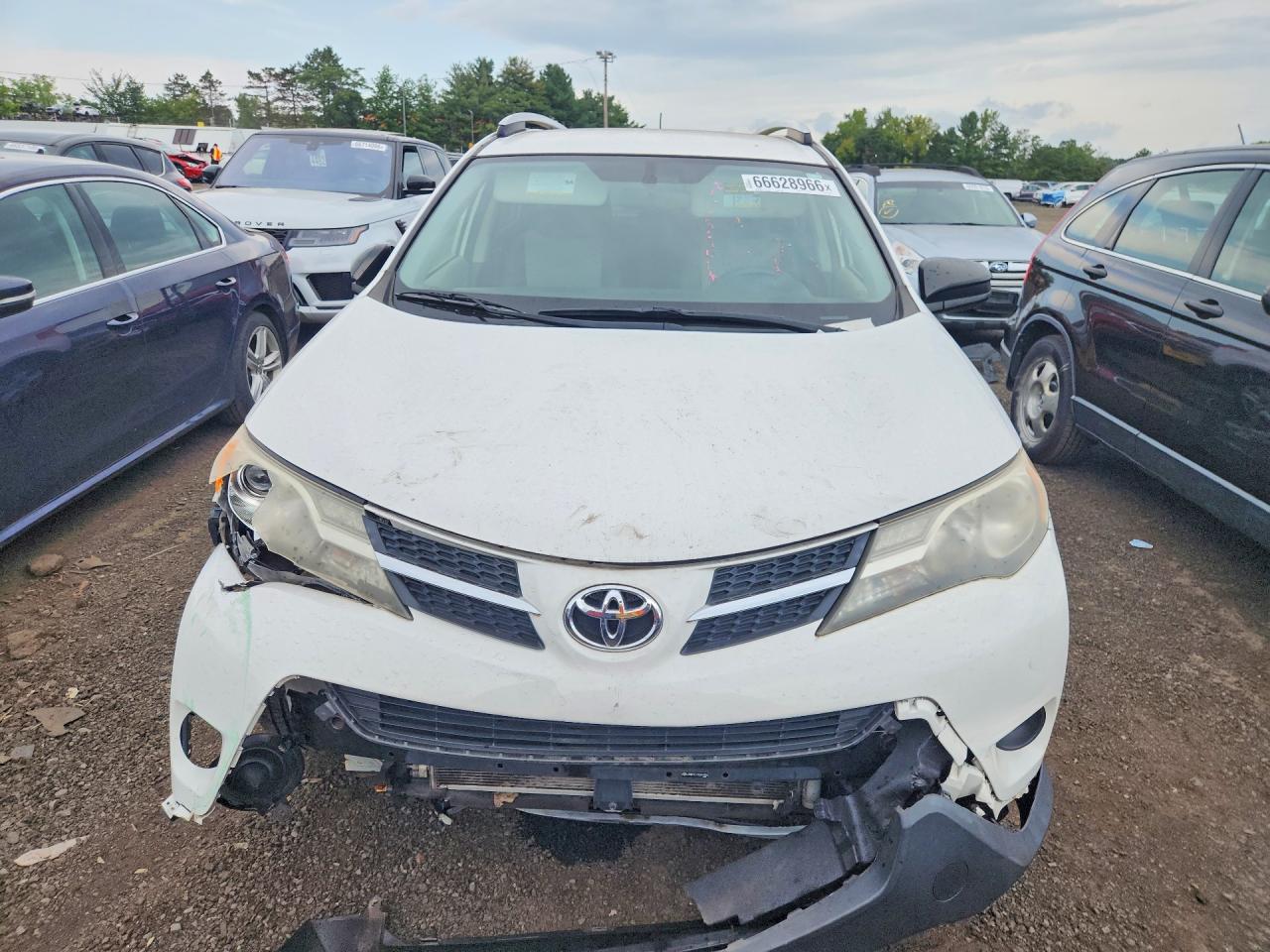 2013 Toyota Rav4 Le White vin: JTMBFREV7D5019556