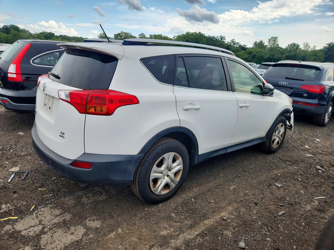 2013 Toyota Rav4 Le White vin: JTMBFREV7D5019556