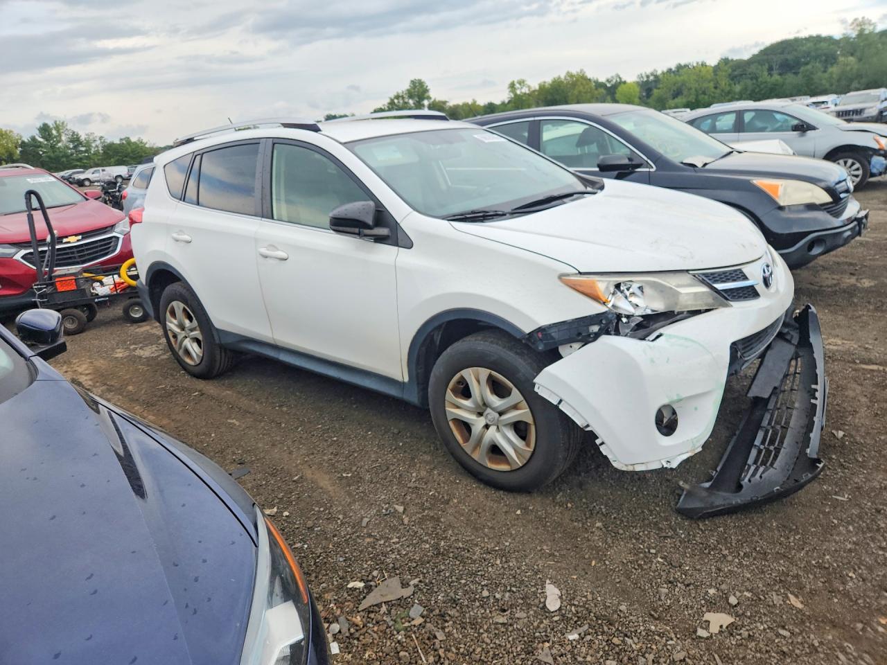 2013 Toyota Rav4 Le White vin: JTMBFREV7D5019556