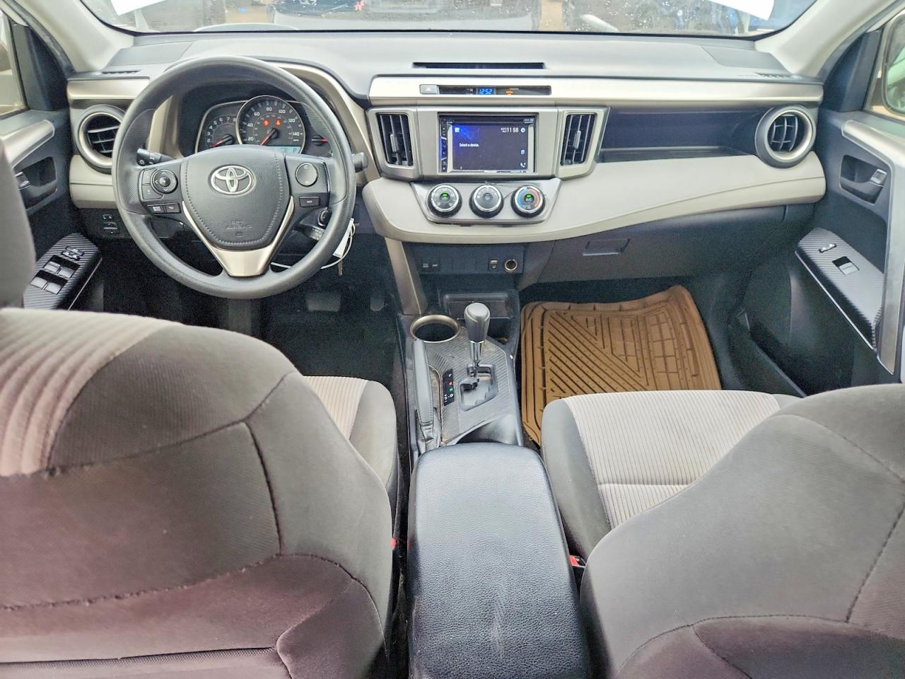 2013 Toyota Rav4 Le White vin: JTMBFREV7D5019556
