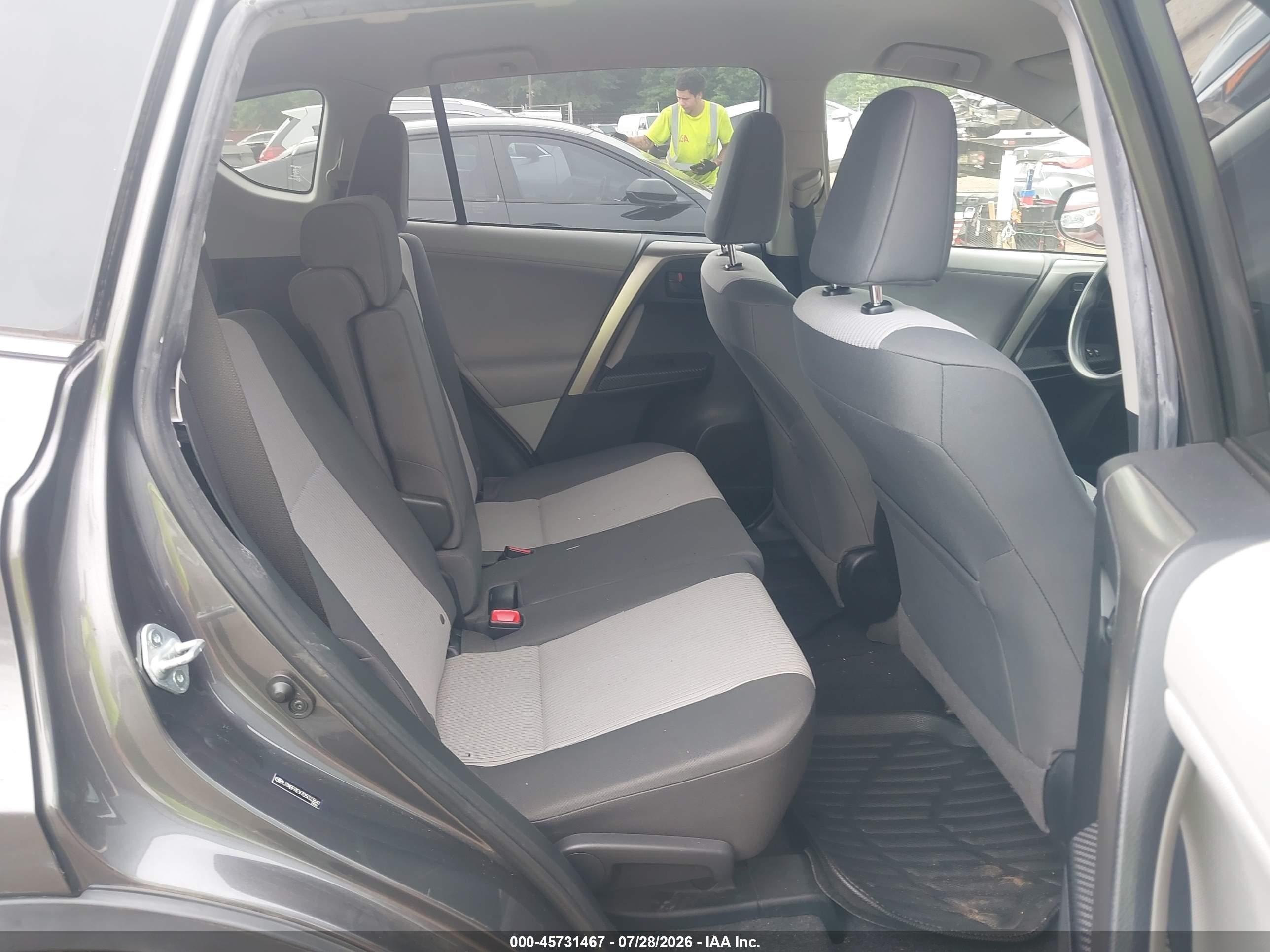 2013 Toyota Rav4 Le Gray vin: JTMBFREV7D5023641