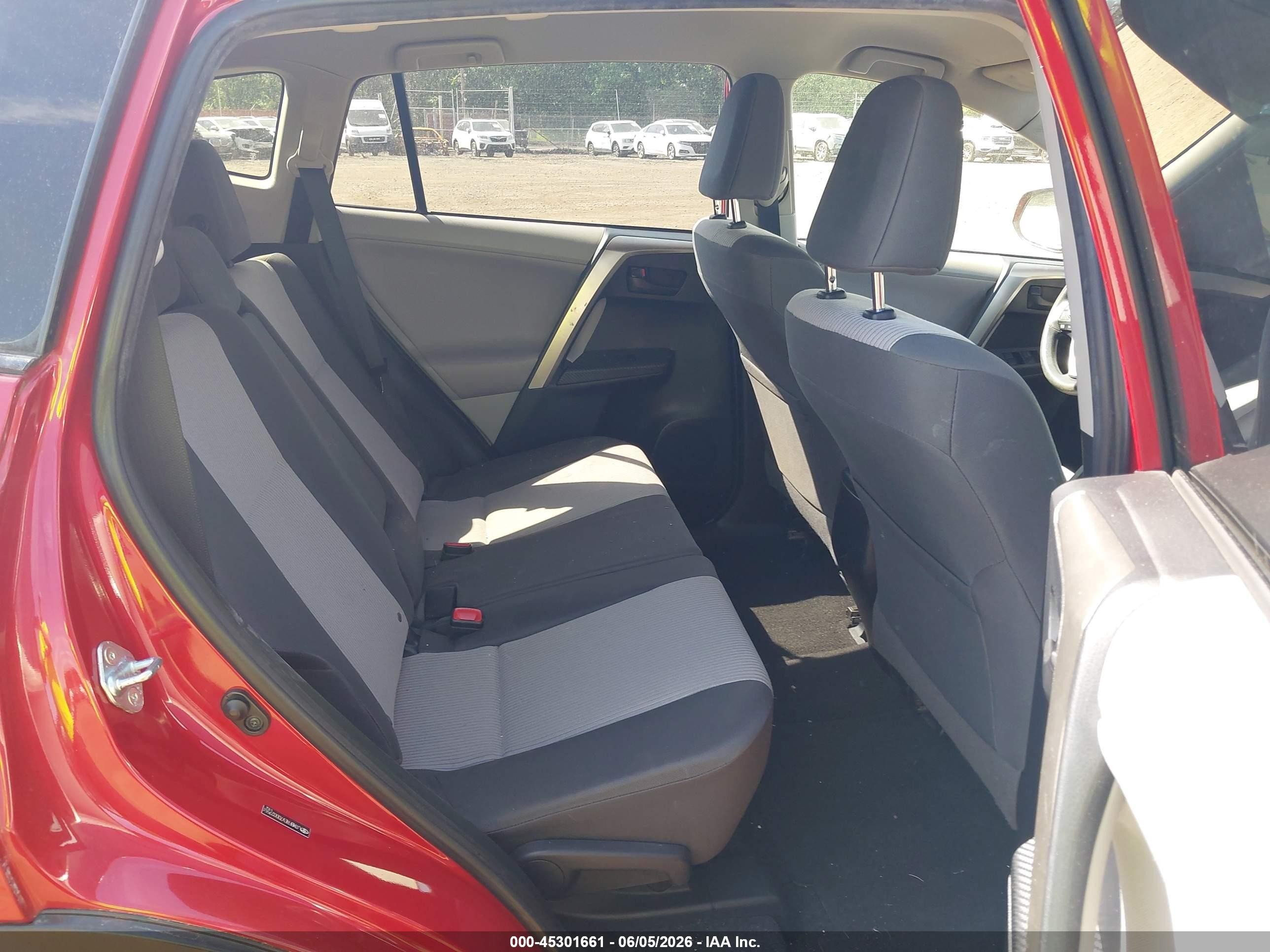 2013 Toyota Rav4 Le Red vin: JTMBFREV7DD027551