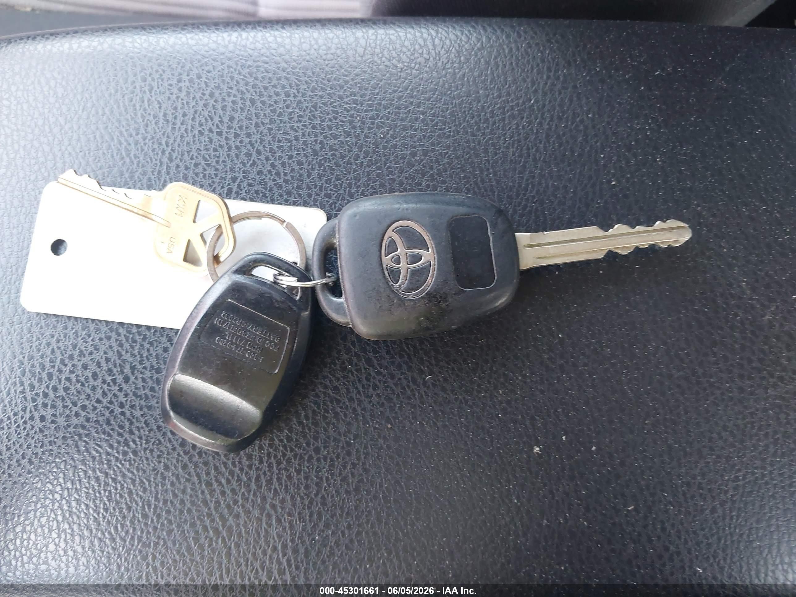 2013 Toyota Rav4 Le Red vin: JTMBFREV7DD027551