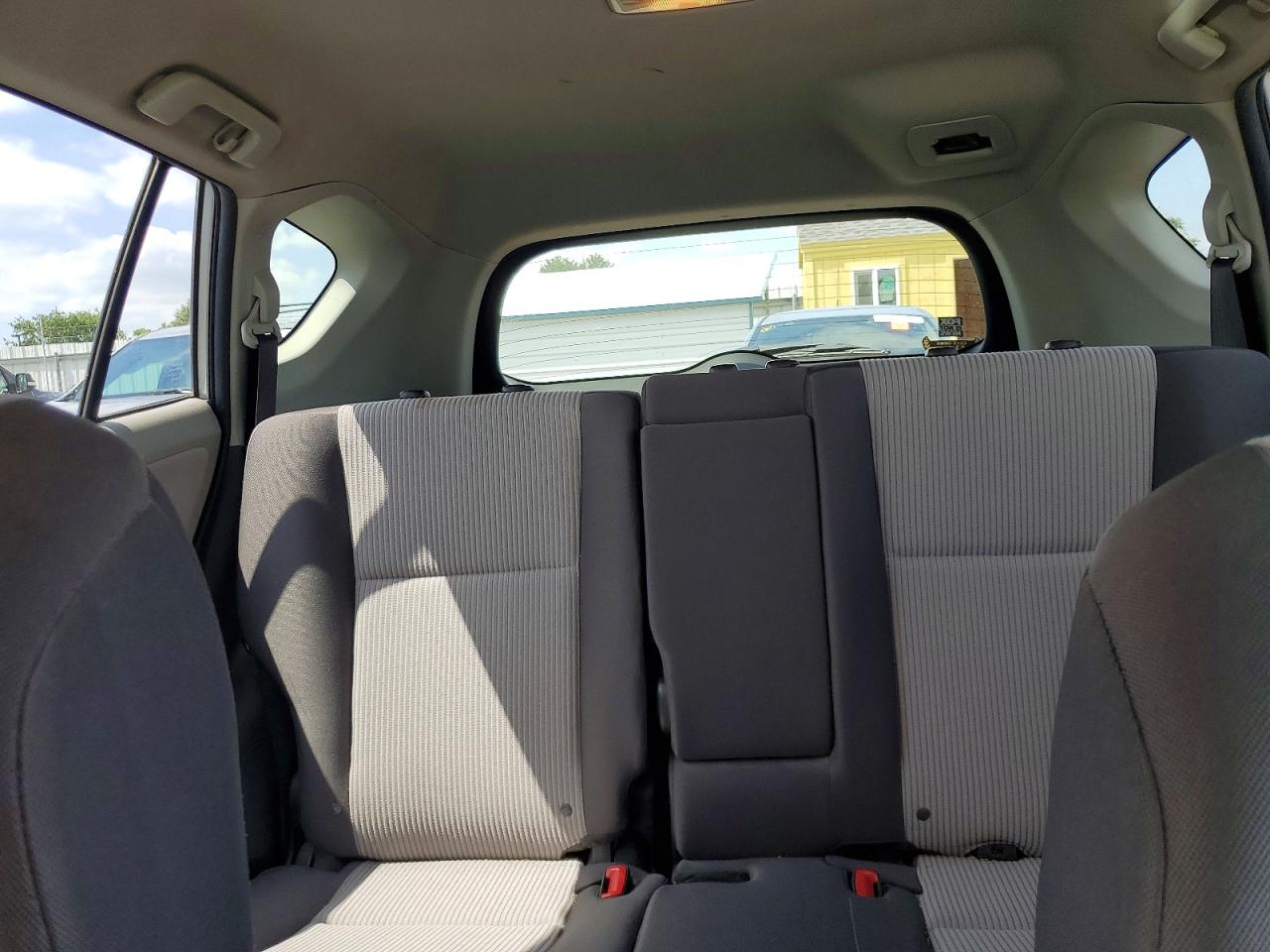 2013 Toyota Rav4 Le Silver vin: JTMBFREV7DD040817