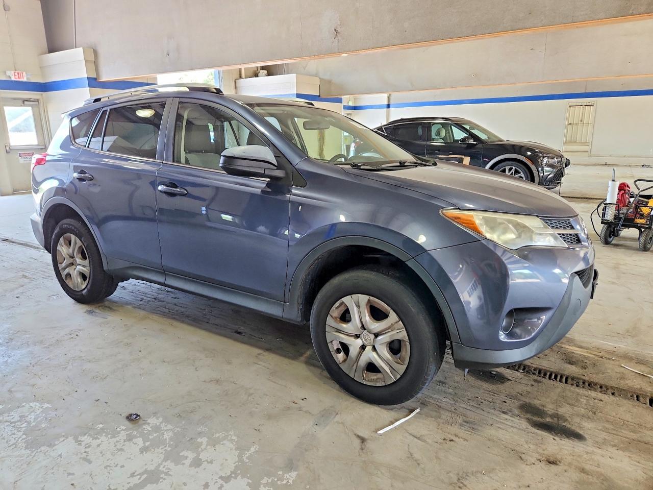 2014 Toyota Rav4 Le Blue vin: JTMBFREV7ED062656