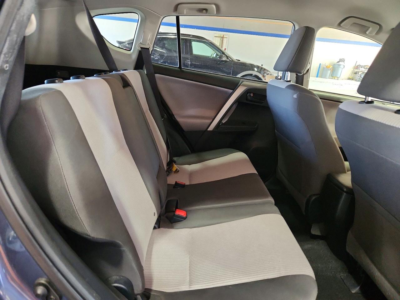 2014 Toyota Rav4 Le Blue vin: JTMBFREV7ED062656
