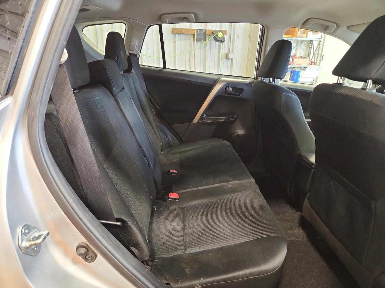 2014 Toyota Rav4 Le Серебряный vin: JTMBFREV7ED064987