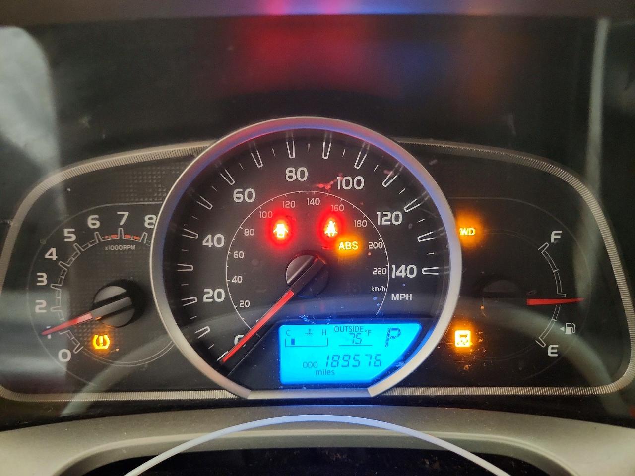2014 Toyota Rav4 Le Серебряный vin: JTMBFREV7ED064987