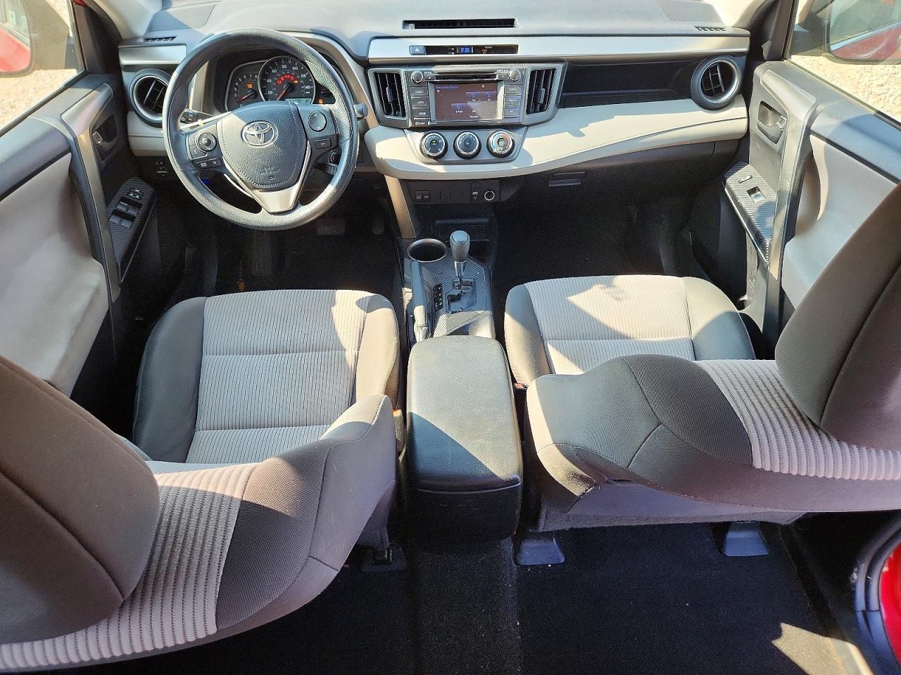 2014 Toyota Rav4 Le Red vin: JTMBFREV7EJ004080