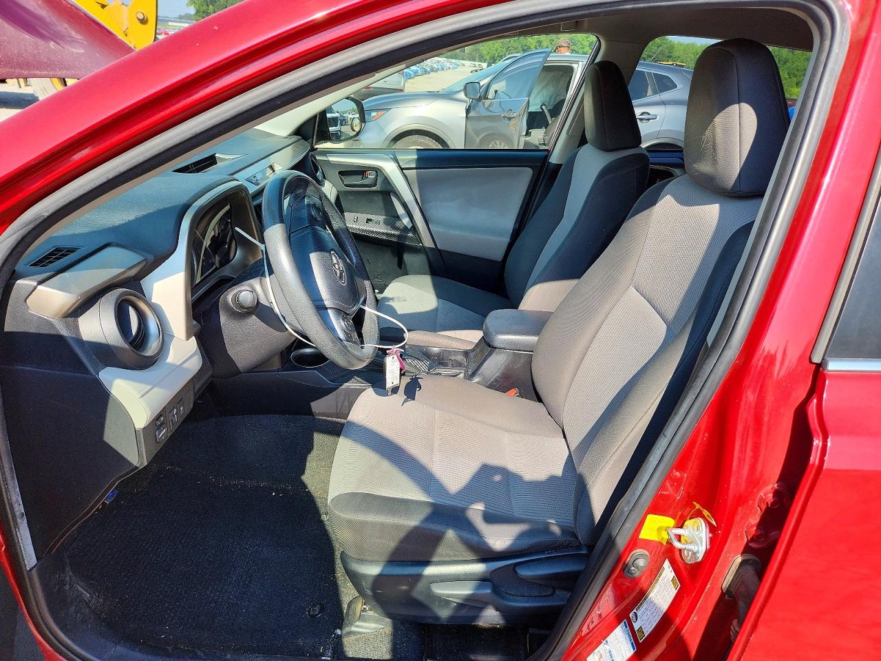 2014 Toyota Rav4 Le Red vin: JTMBFREV7EJ004080