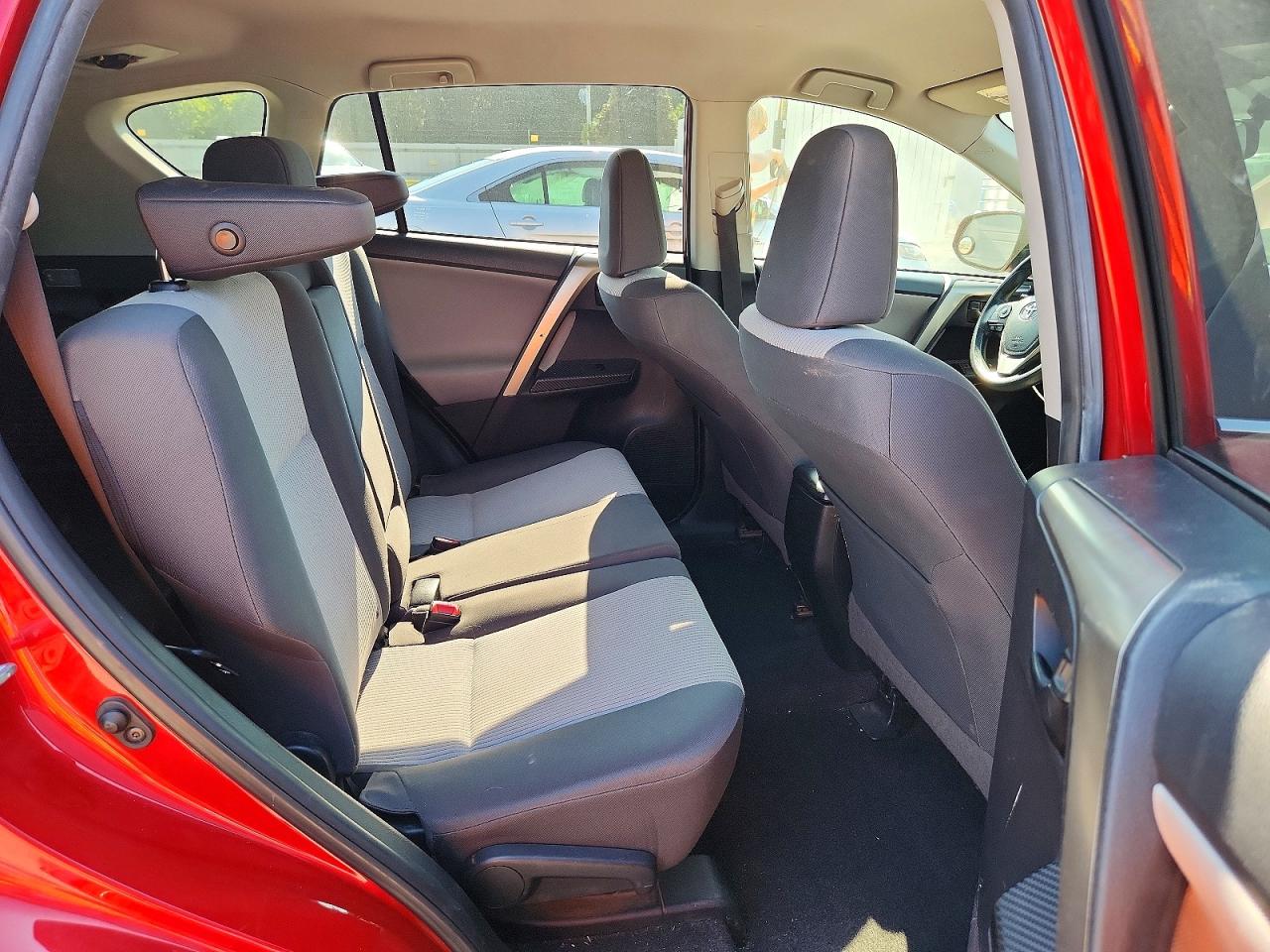 2014 Toyota Rav4 Le Red vin: JTMBFREV7EJ004080