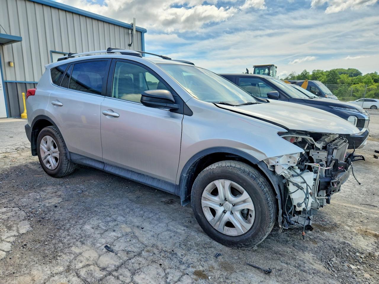 2014 Toyota Rav4 Le Silver vin: JTMBFREV7EJ007237