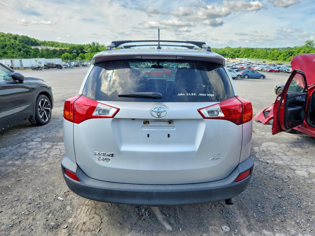 2014 Toyota Rav4 Le Silver vin: JTMBFREV7EJ007237