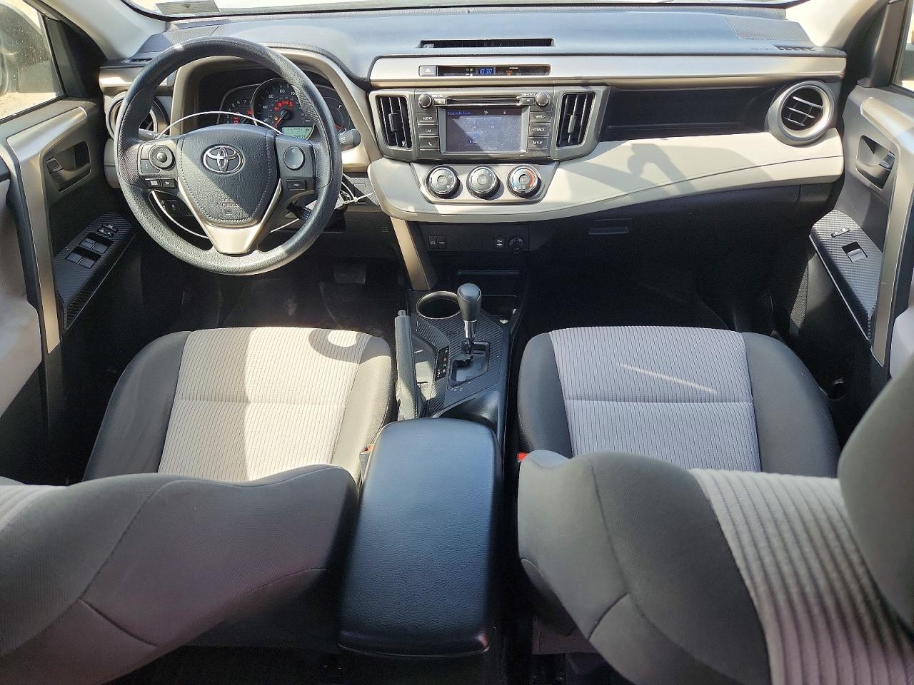 2014 Toyota Rav4 Le Silver vin: JTMBFREV7EJ007237