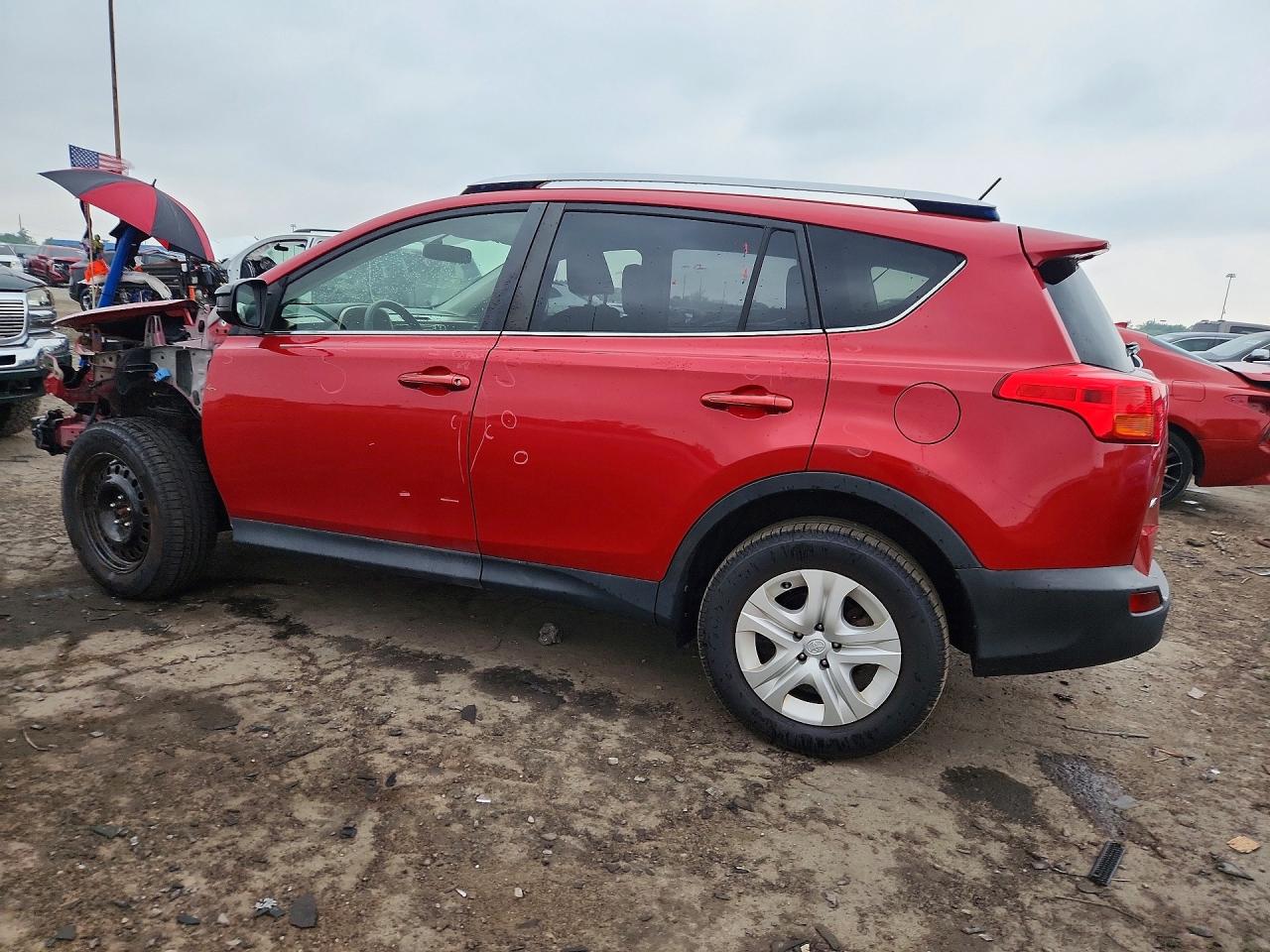 2015 Toyota Rav4 Le Red vin: JTMBFREV7FD122226