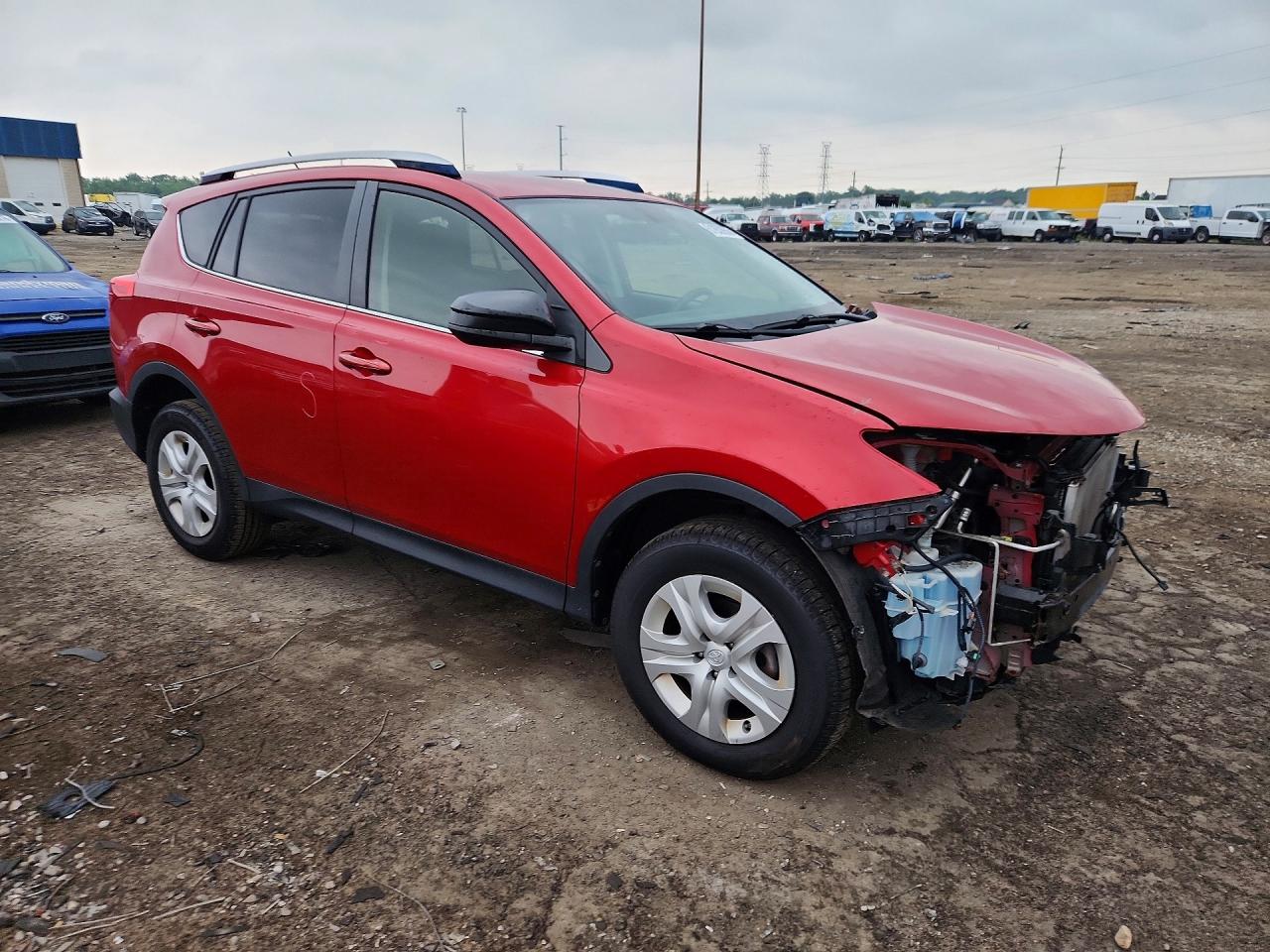 2015 Toyota Rav4 Le Red vin: JTMBFREV7FD122226