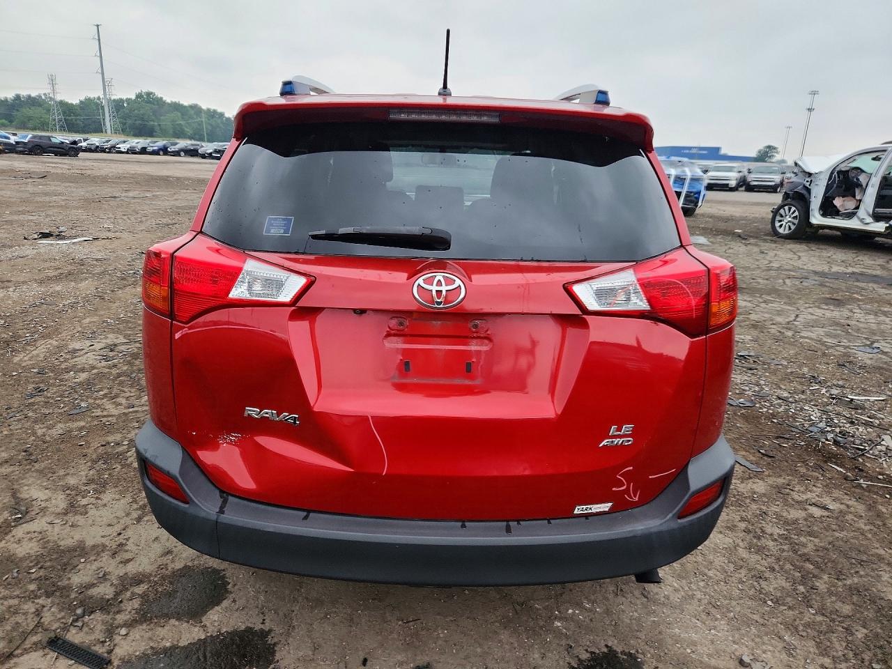 2015 Toyota Rav4 Le Red vin: JTMBFREV7FD122226