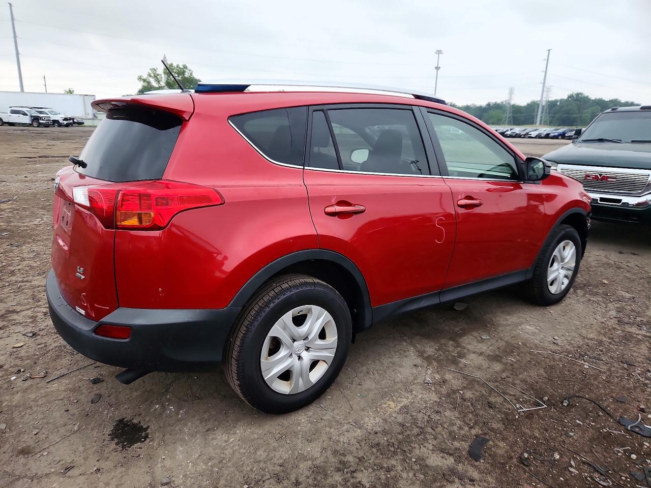 2015 Toyota Rav4 Le Red vin: JTMBFREV7FD122226
