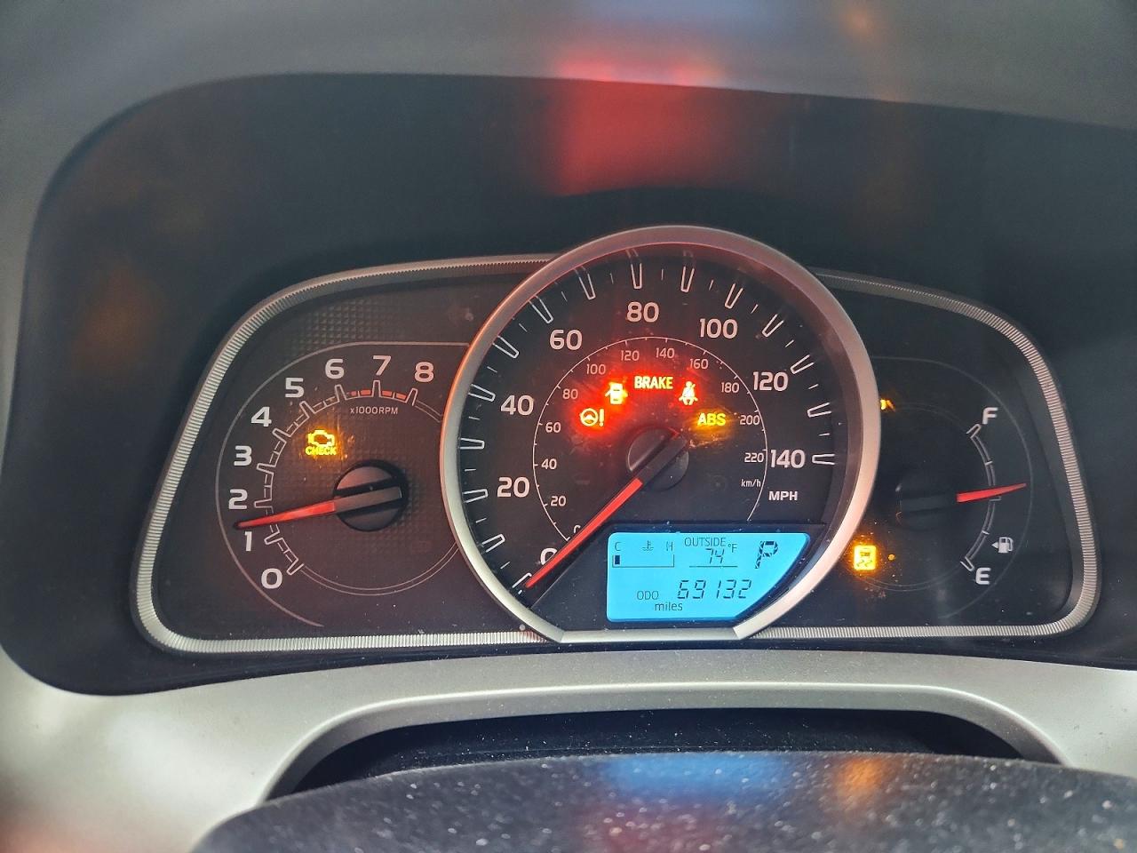 2015 Toyota Rav4 Le Red vin: JTMBFREV7FD122226