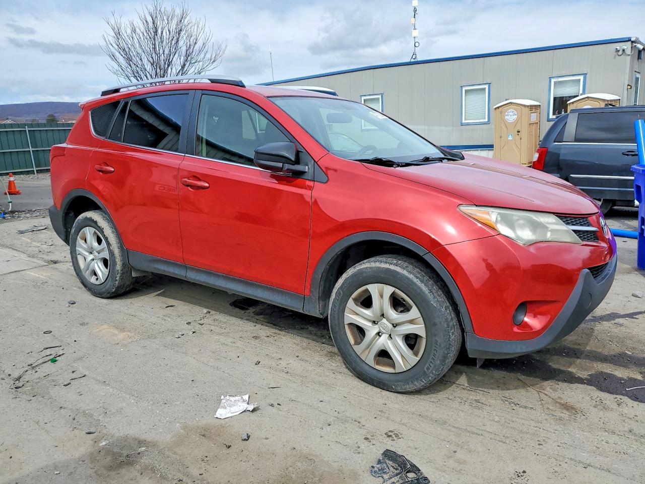 2015 Toyota Rav4 Le Red vin: JTMBFREV7FD158093