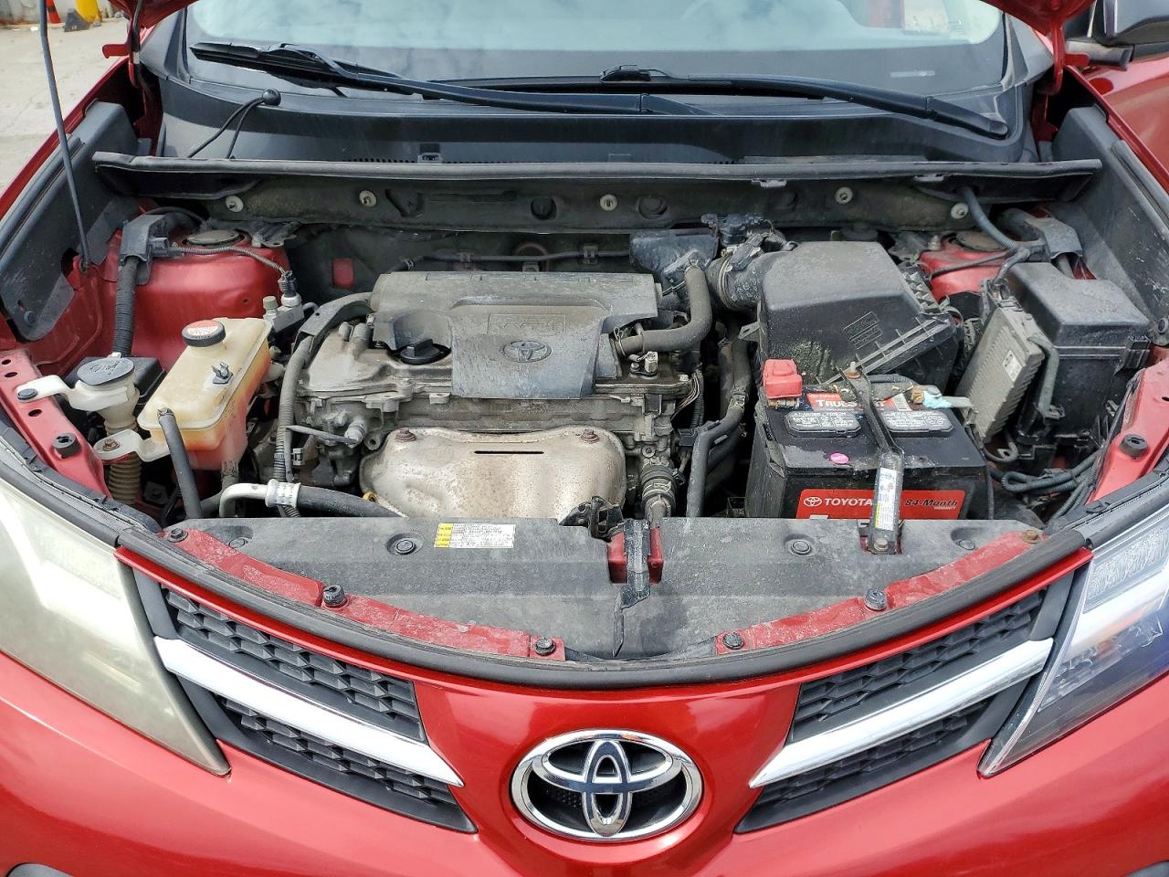 2015 Toyota Rav4 Le Red vin: JTMBFREV7FD158093